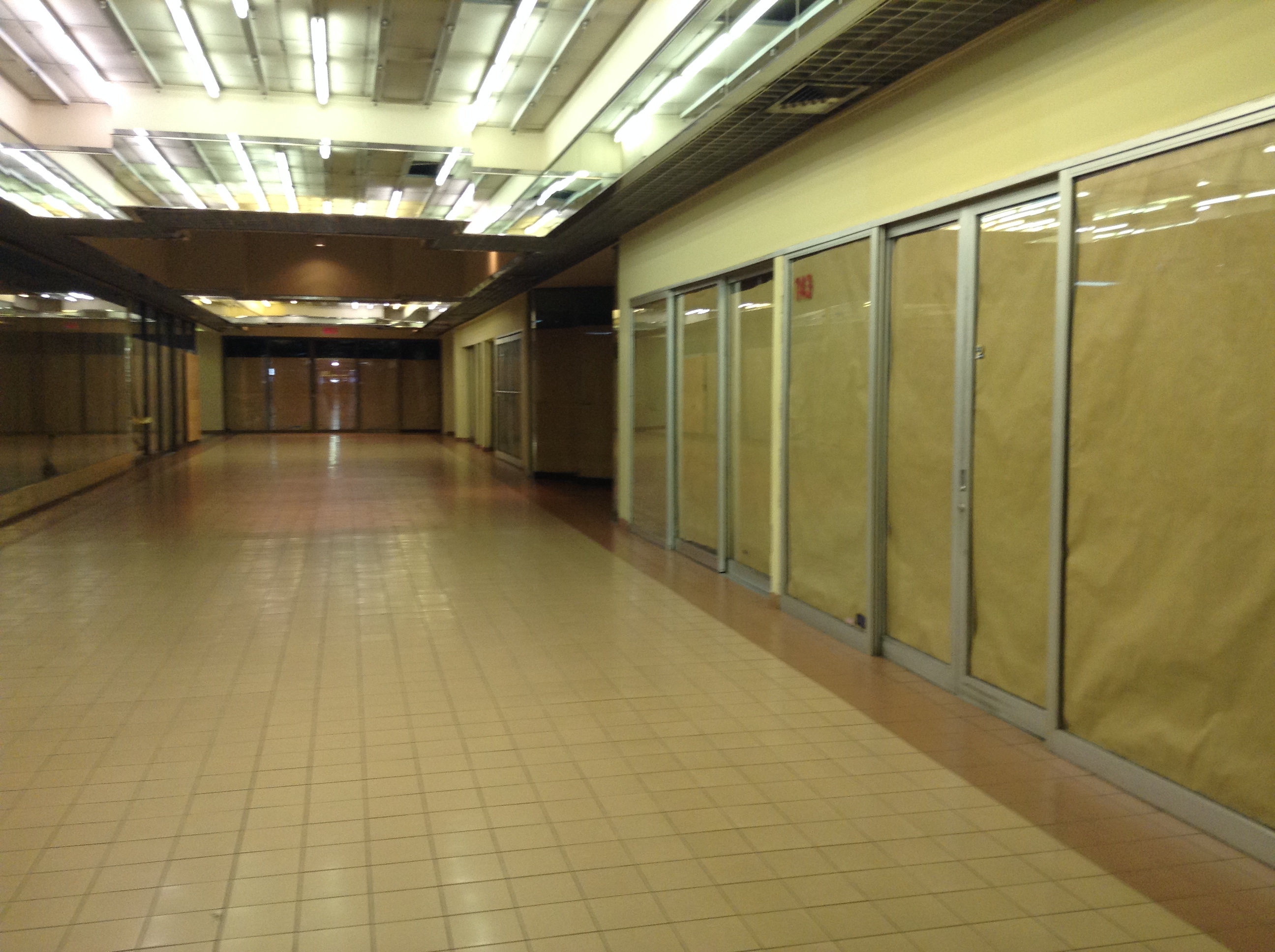 View Centre Medical De La Plaza Cote Des Neiges Background Plaza Poin