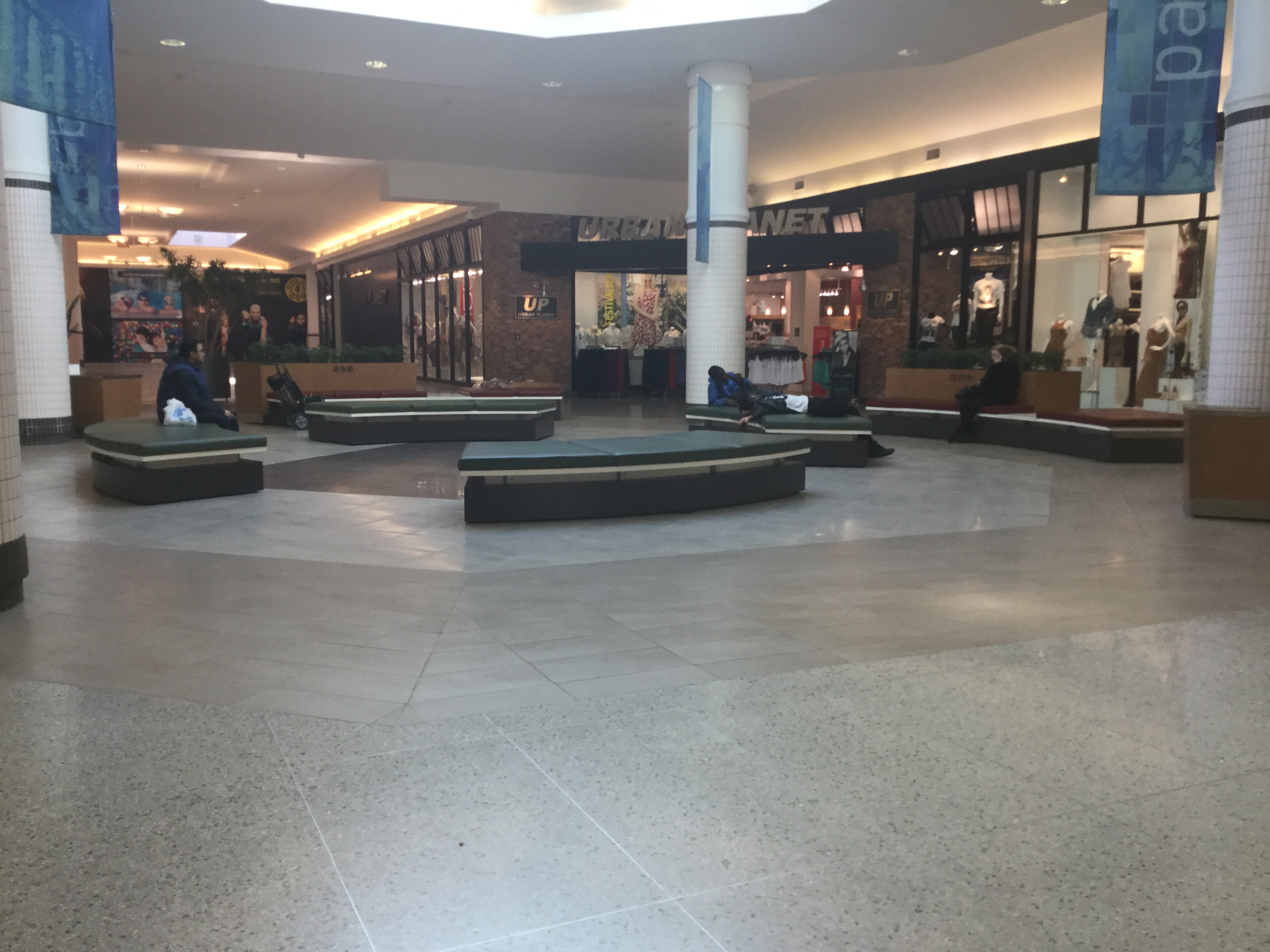 Le centre d’achats du mois Place Vertu URBANIA