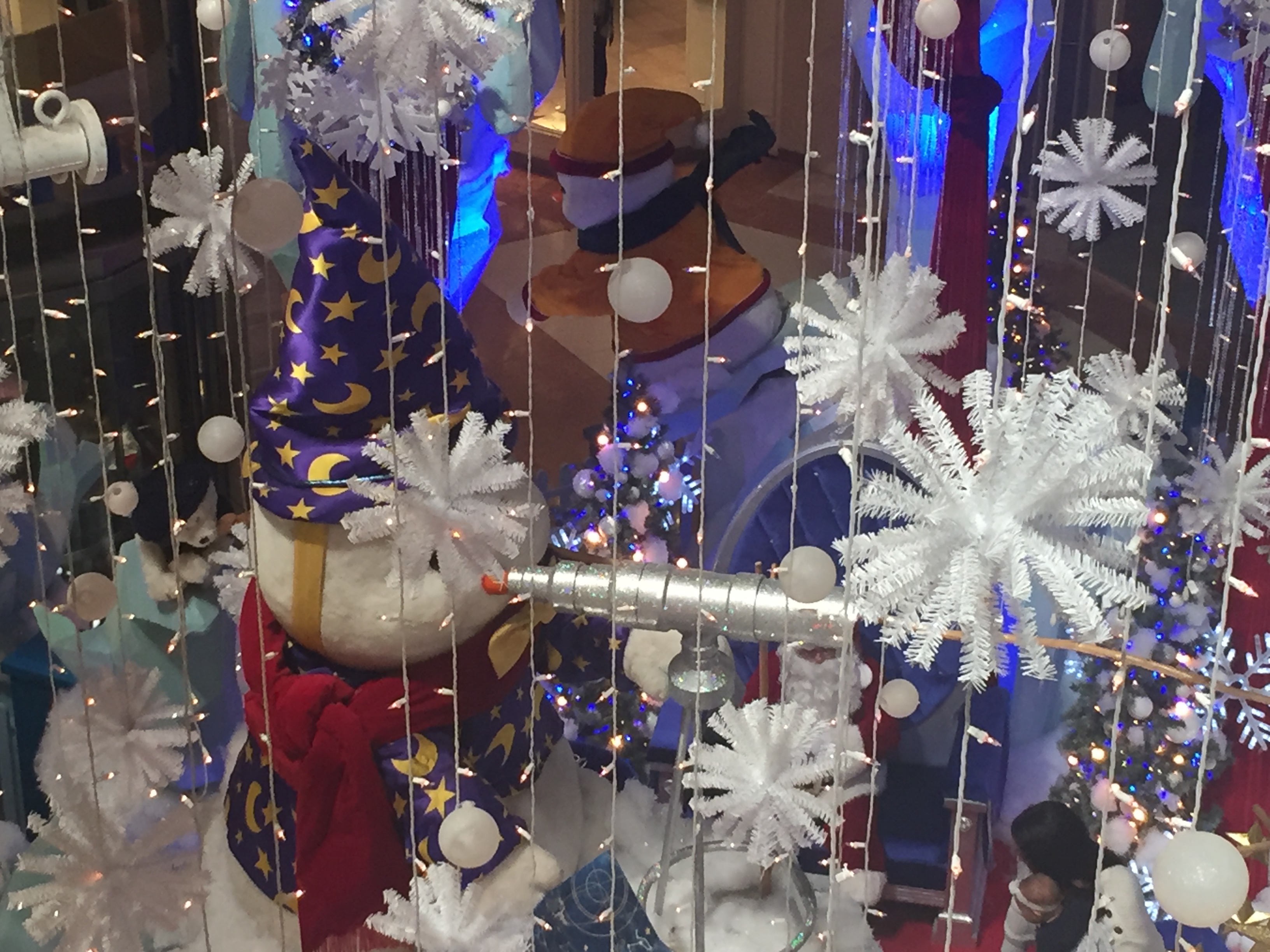 Mystère et féerie au village de Noël de la Place Versailles - URBANIA