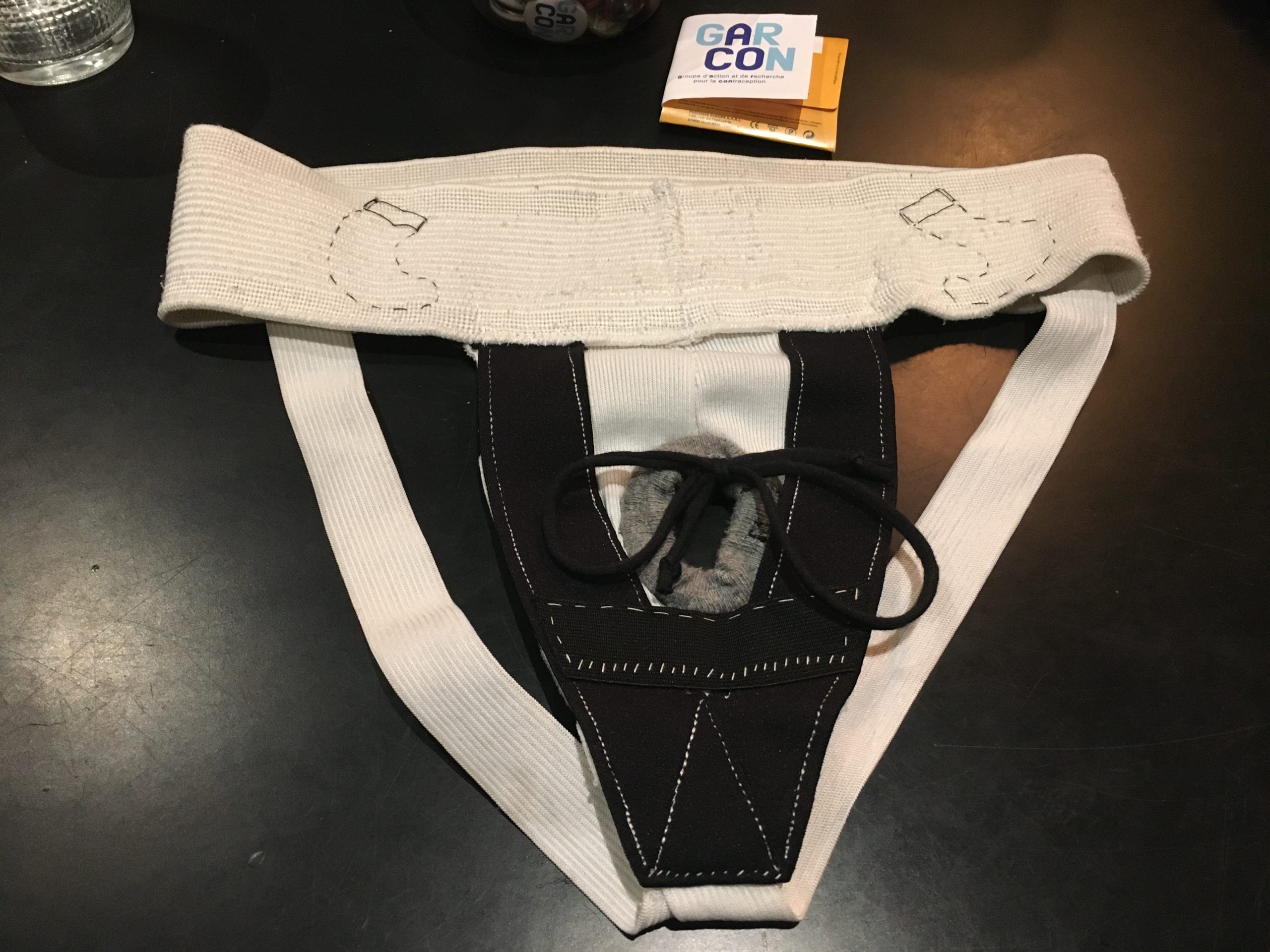 Dans l’atelier de couture des slips contraceptifs pour hommes URBANIA